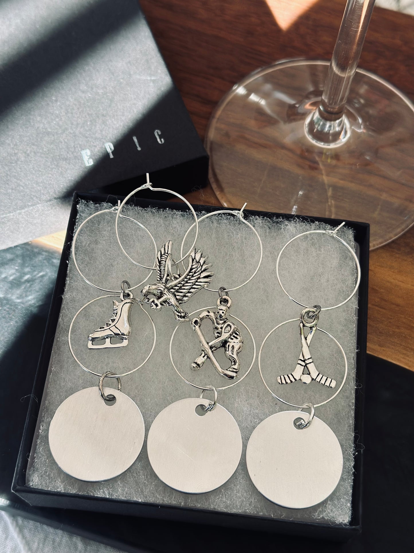 Hockey wine charm sets - Classic Style