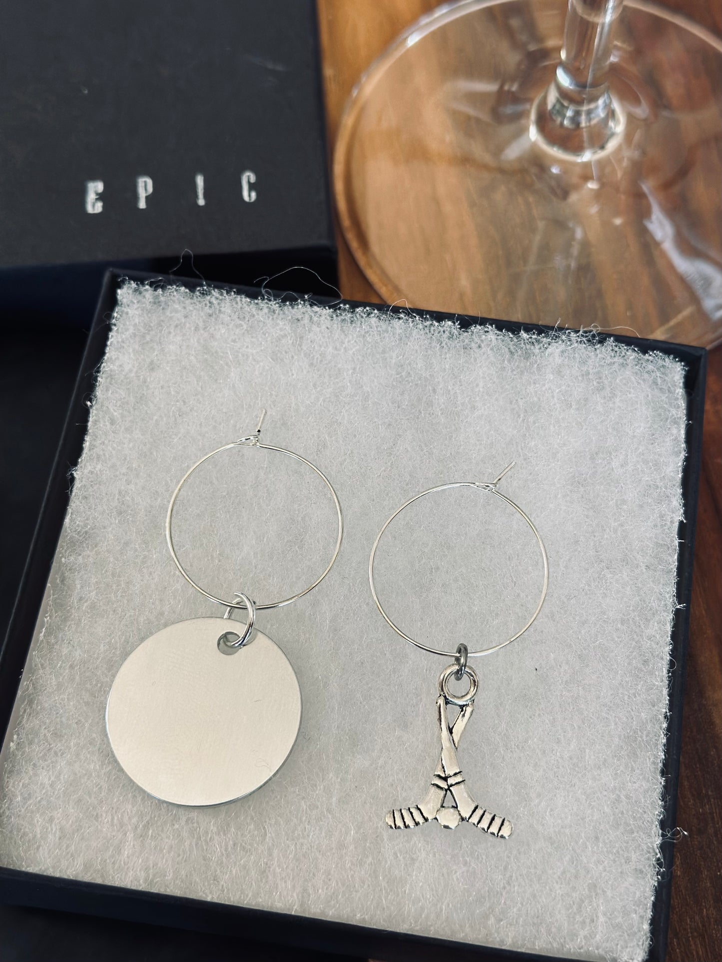 Hockey wine charm sets - Classic Style