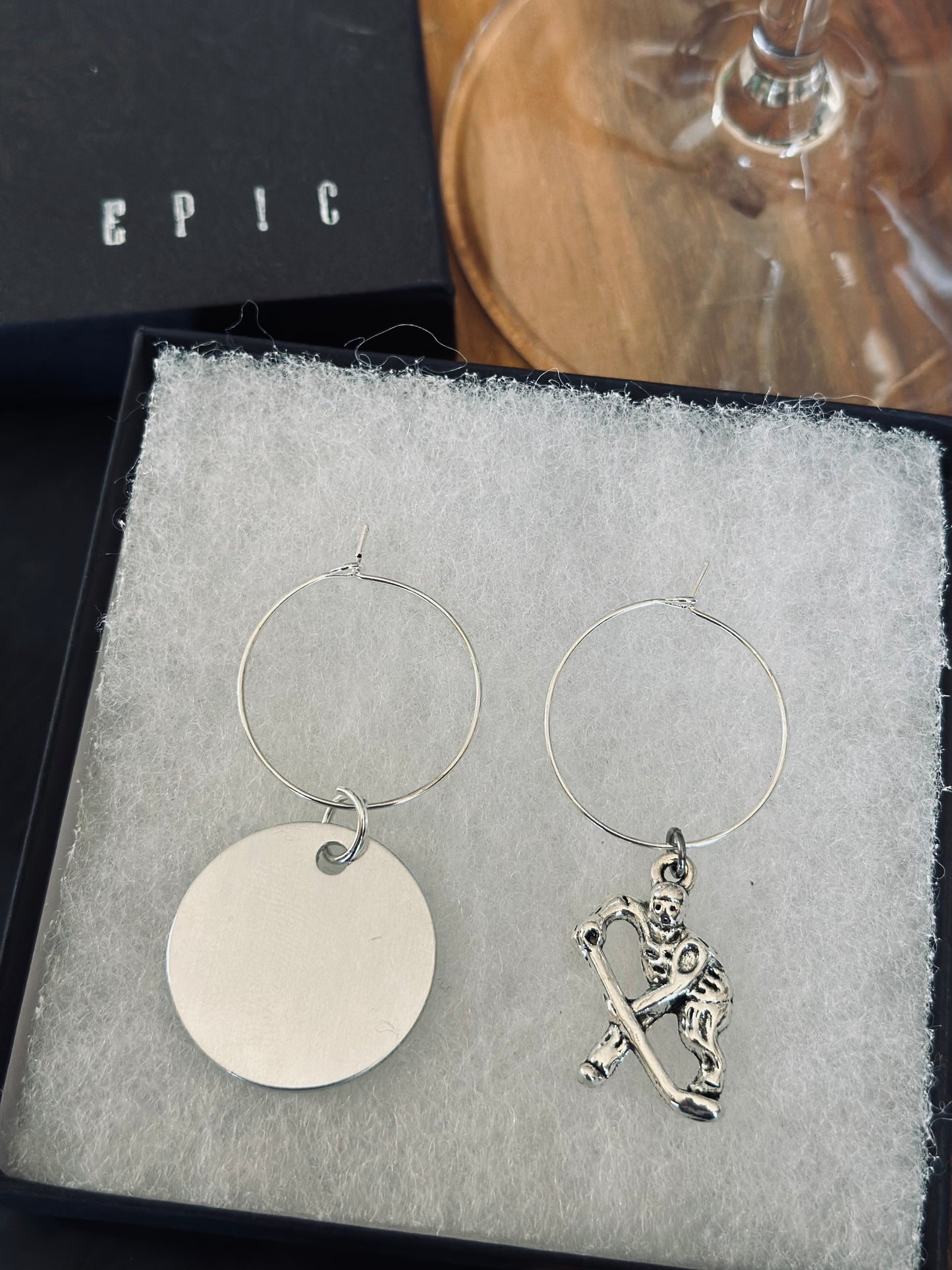 Hockey wine charm sets - Classic Style
