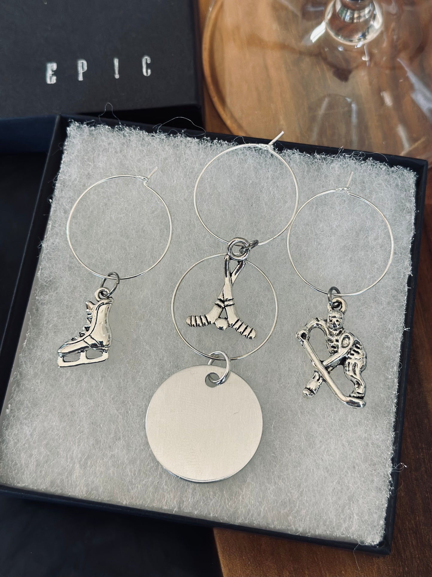 Hockey wine charm sets - Classic Style
