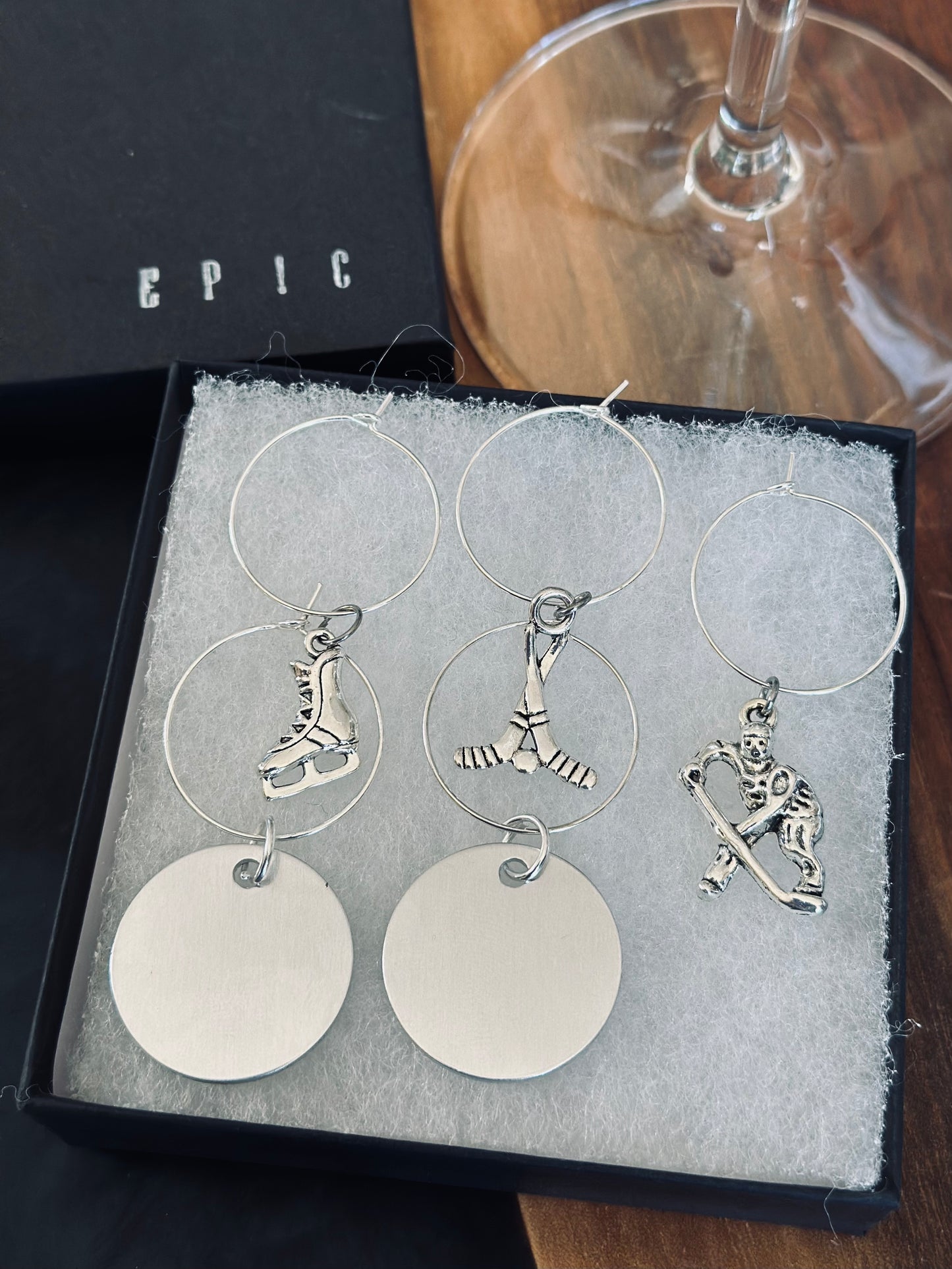 Hockey wine charm sets - Classic Style