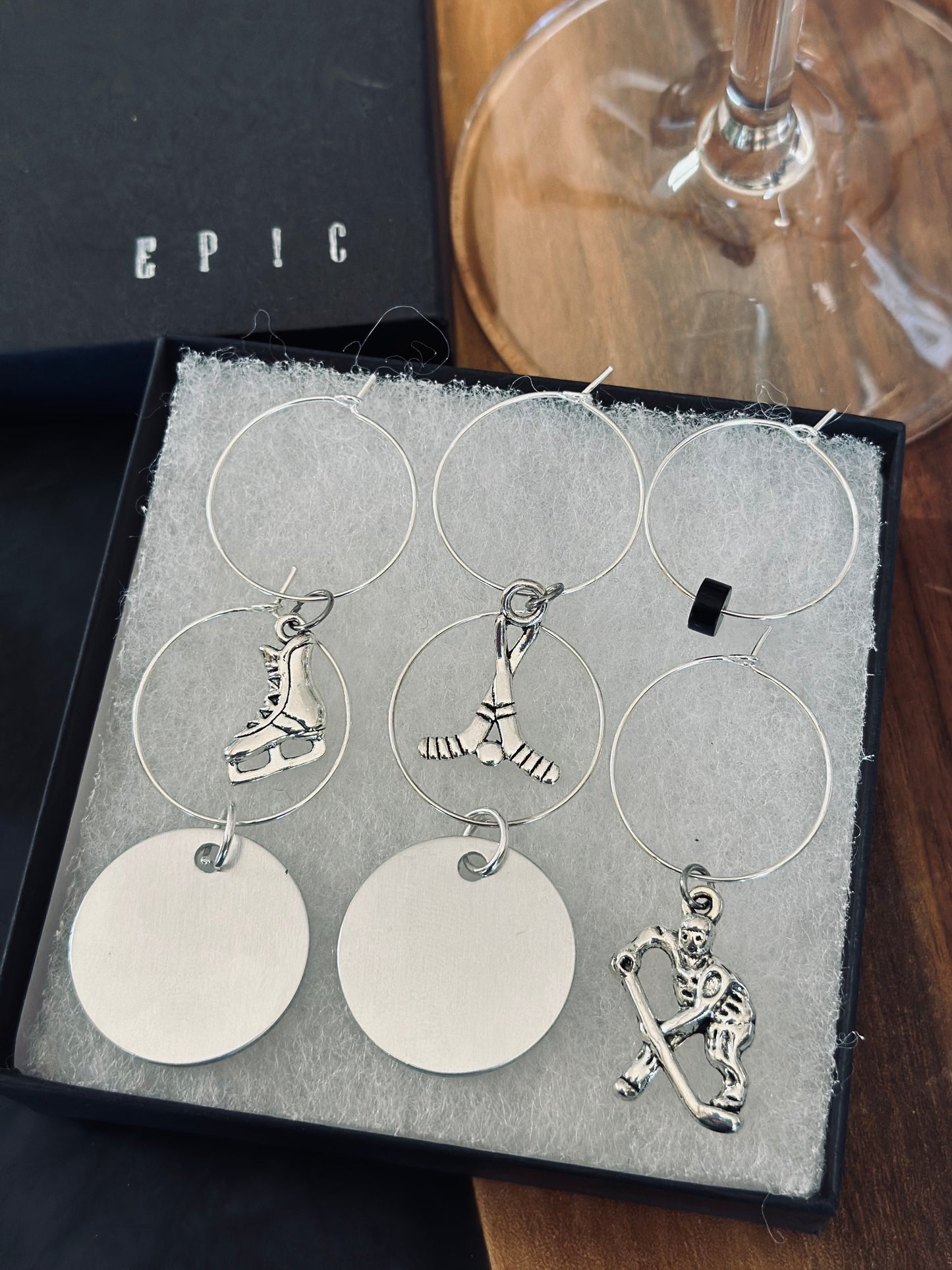Hockey wine charm sets - Classic Style
