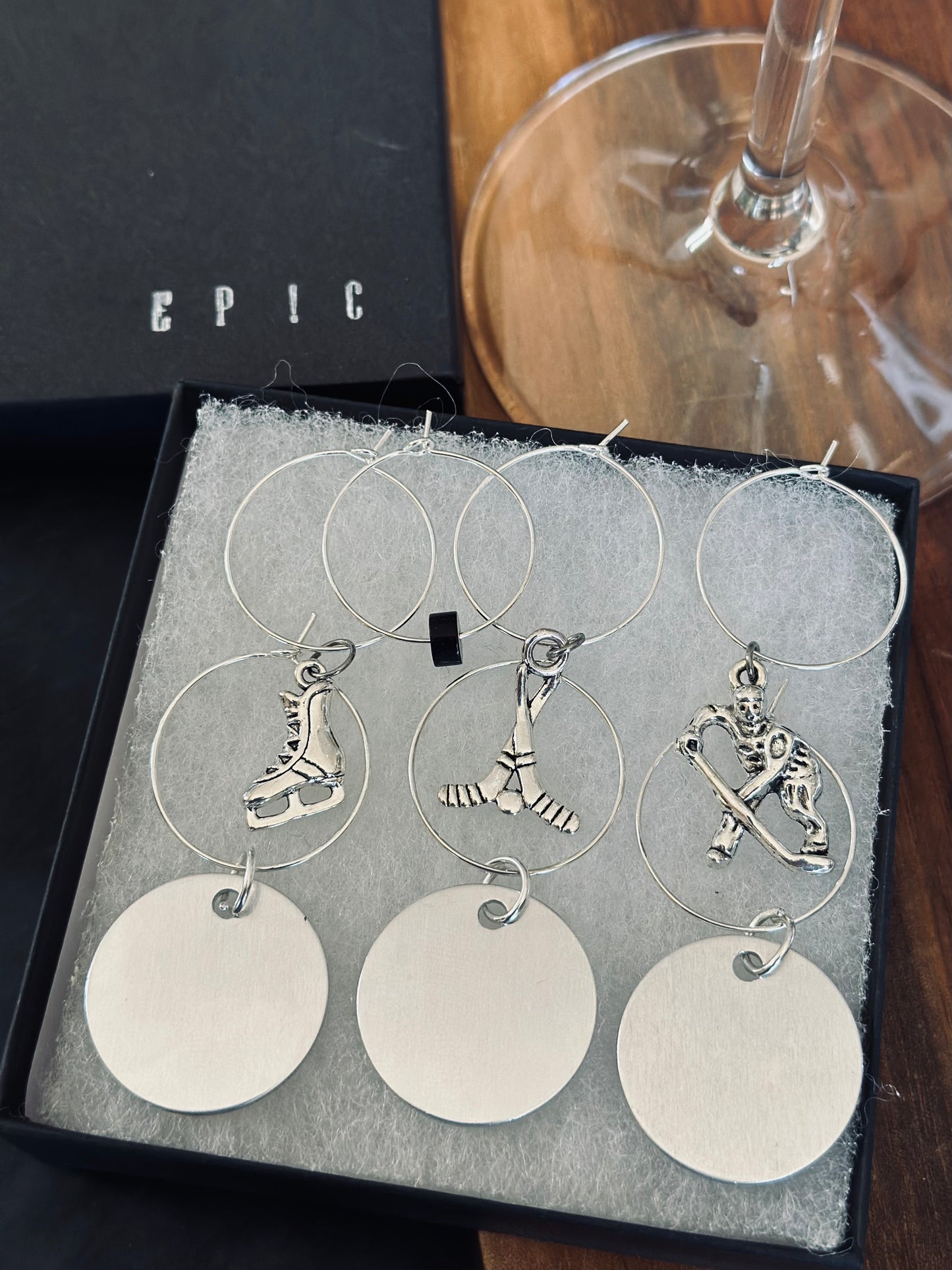 Hockey wine charm sets - Classic Style