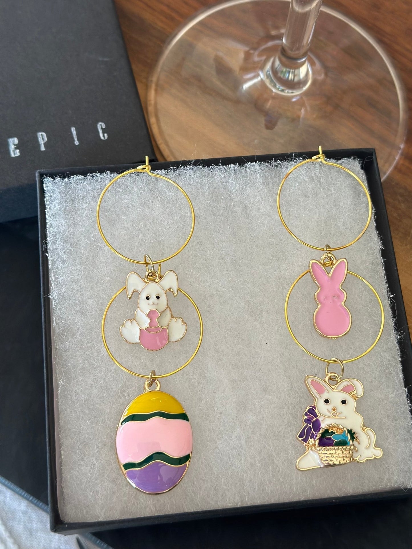 Bunny and eggs wine charms - EpicWineCharms