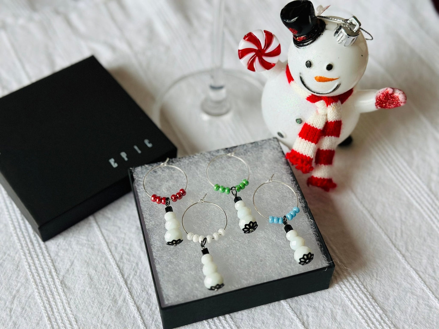 Chic Snowmen wine charms - Snowman with top hat wine charms - EpicWineCharms