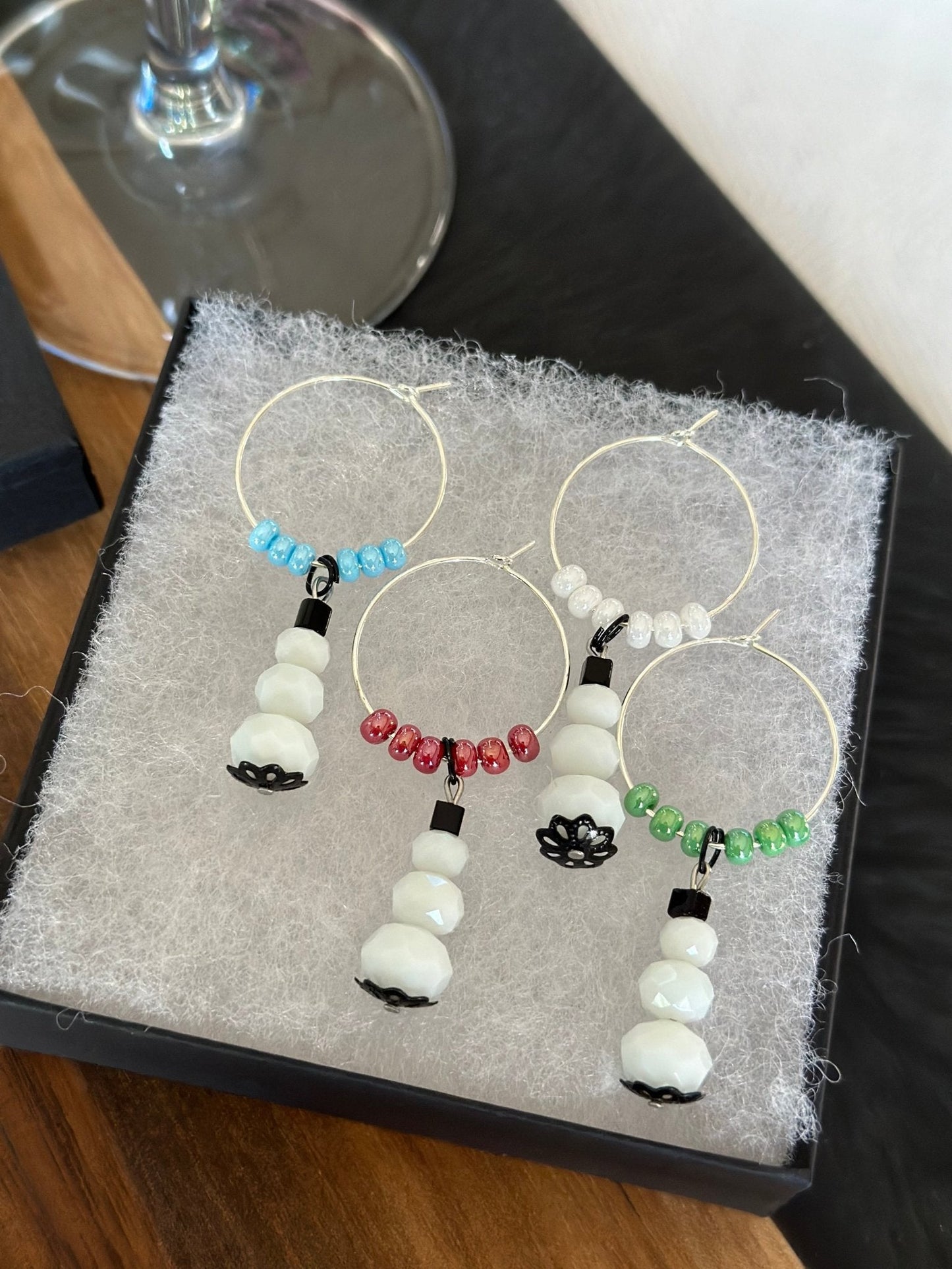 Chic Snowmen wine charms - Snowman with top hat wine charms - EpicWineCharms