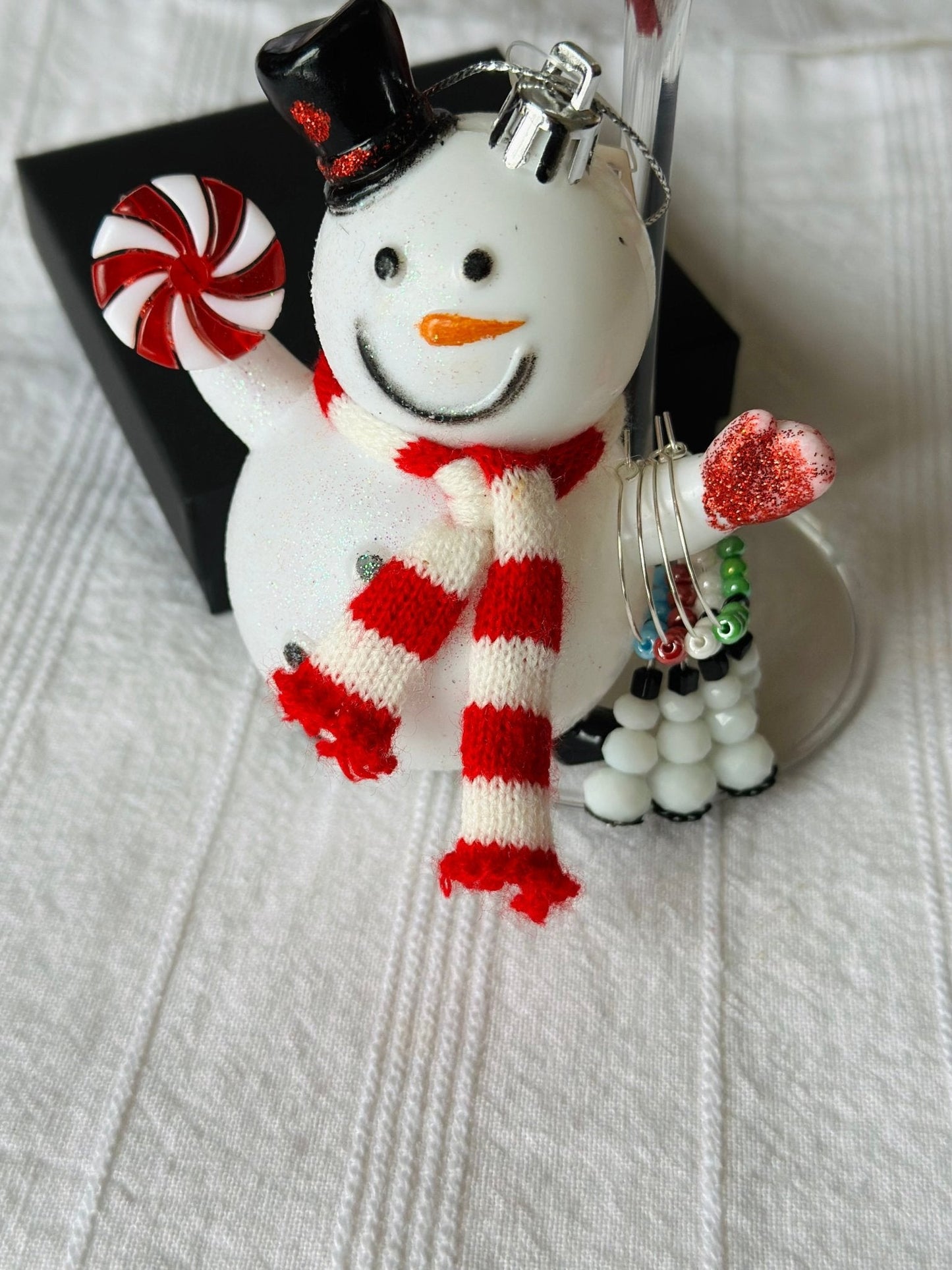 Chic Snowmen wine charms - Snowman with top hat wine charms - EpicWineCharms