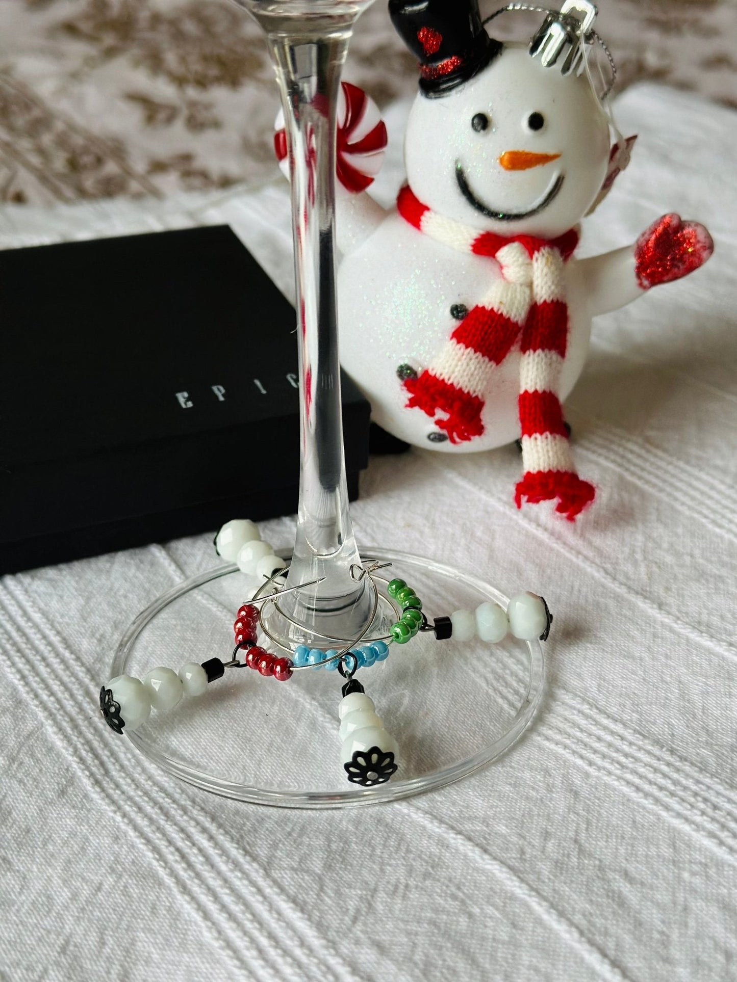 Chic Snowmen wine charms - Snowman with top hat wine charms - EpicWineCharms