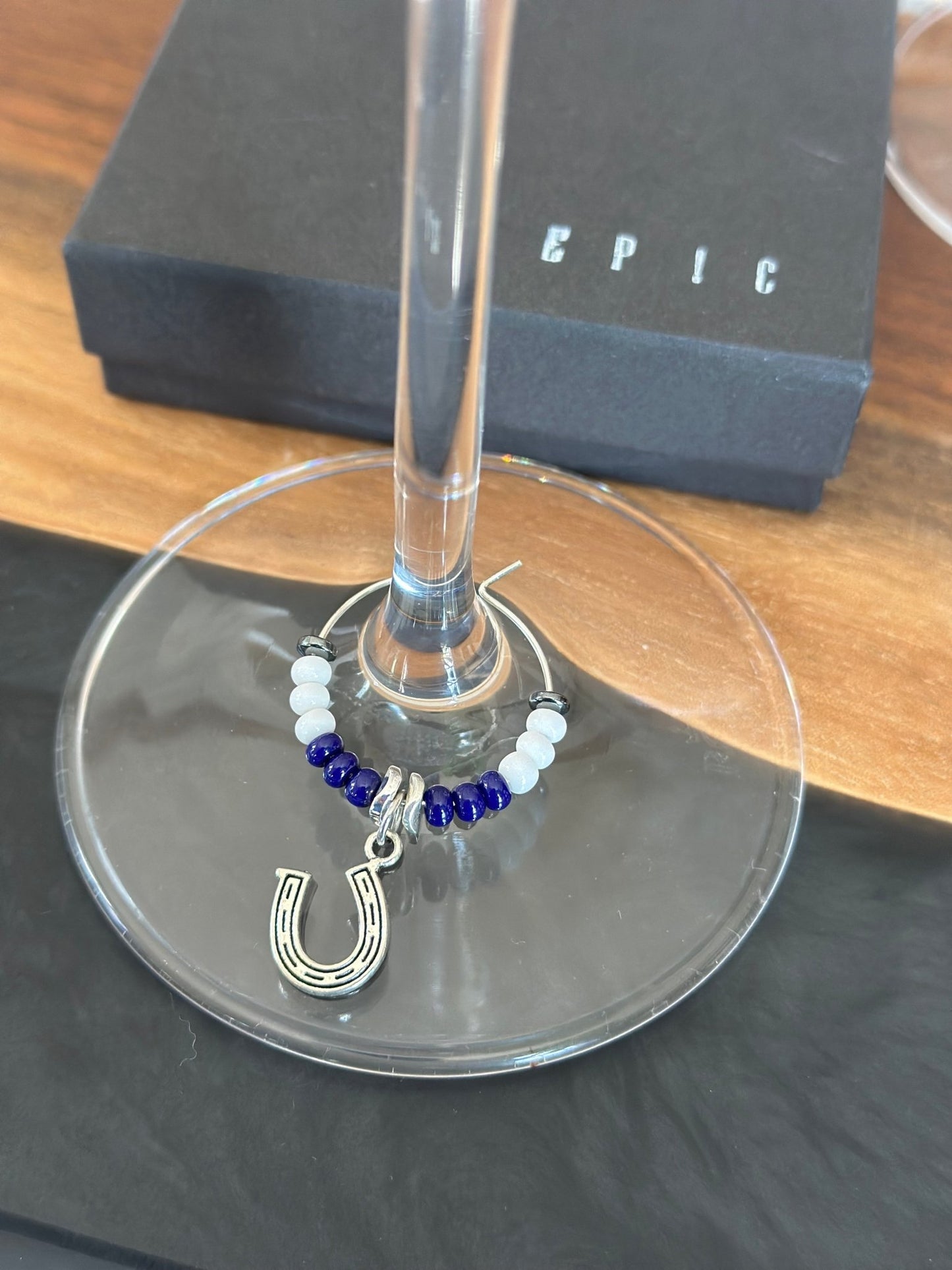 Horseshoe wine charm - EpicWineCharms
