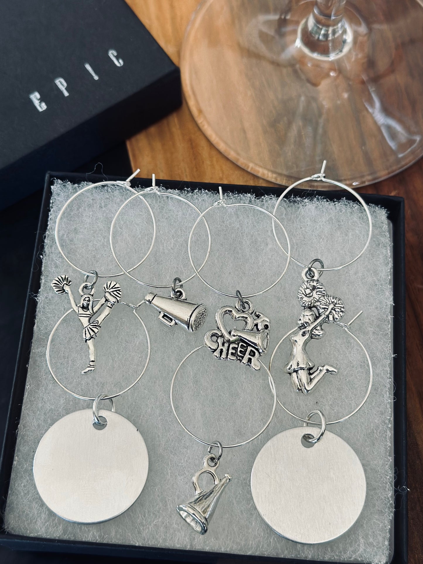 Cheerleading wine charm sets - Classic Style