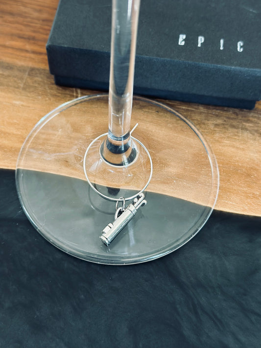 Golf clubs wine charm