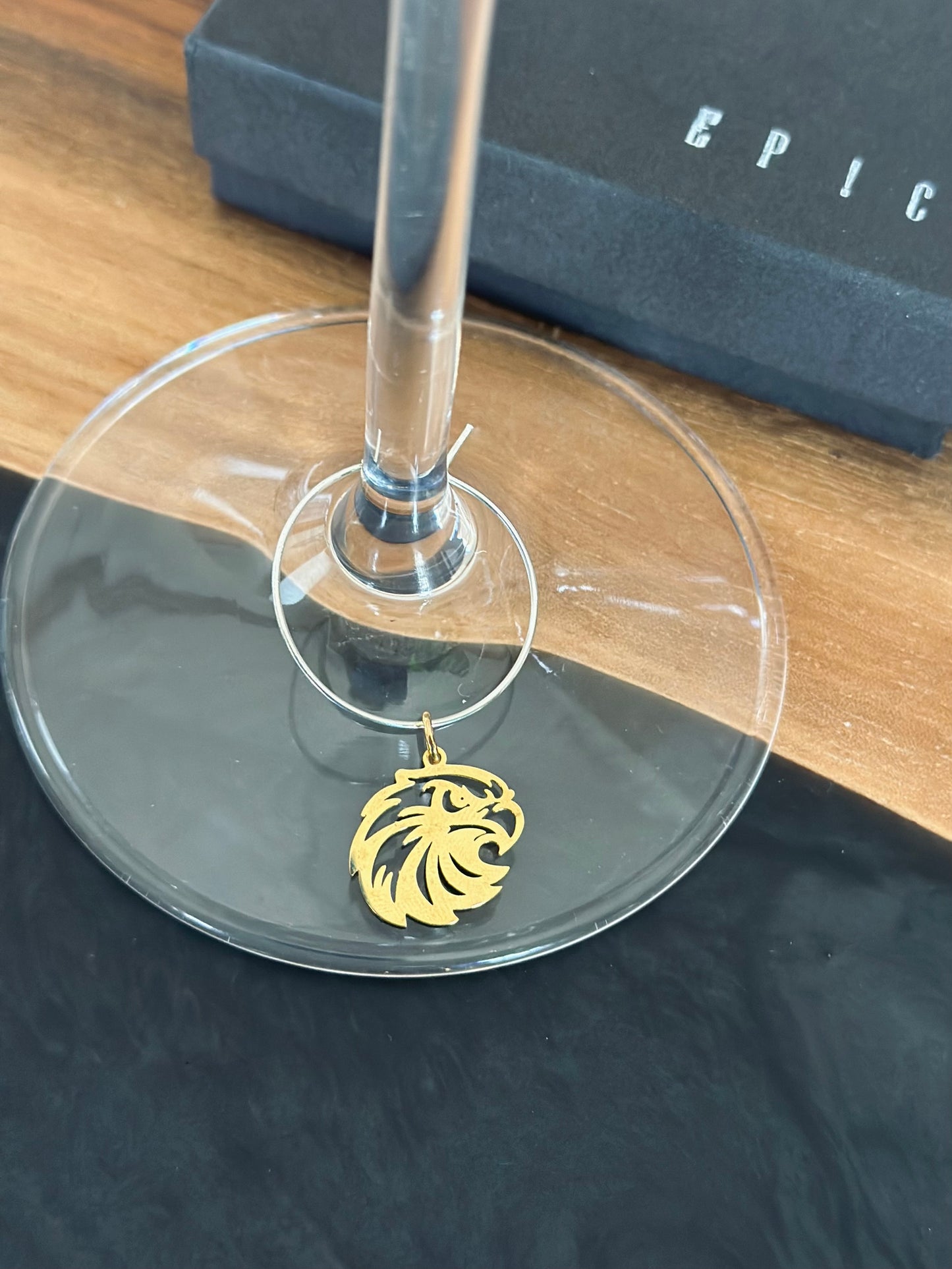 Eagle face wine charm - Gold tone eagle