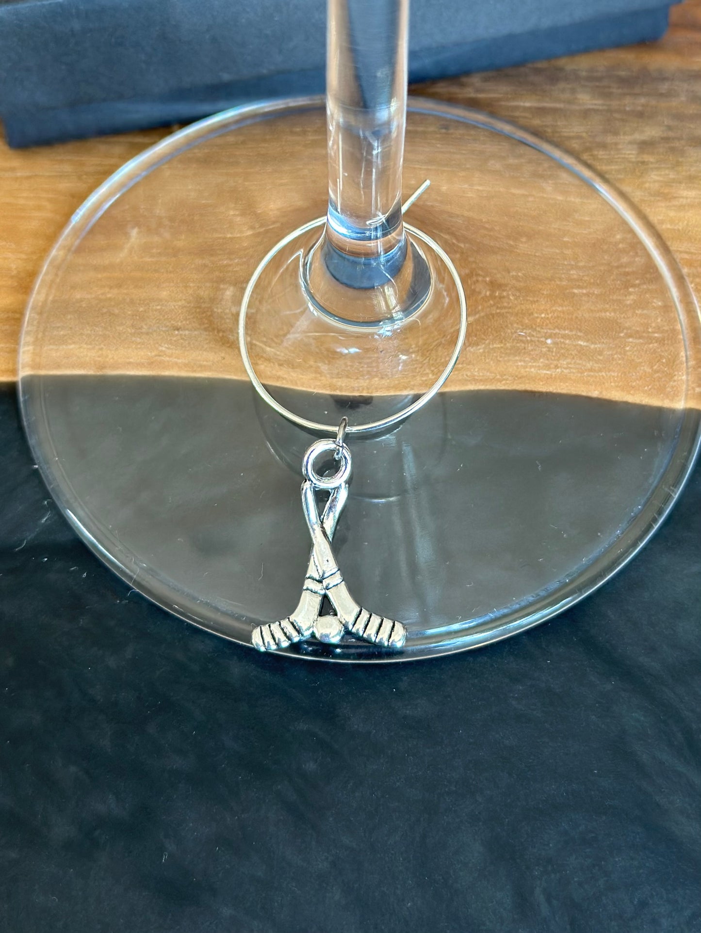 Hockey sticks wine charm