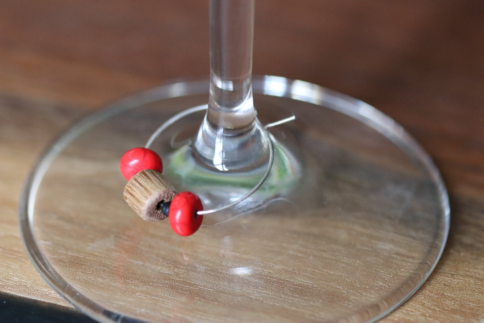 "Headphones" wine charm - Red turquoise stone and wood - EpicWineCharms
