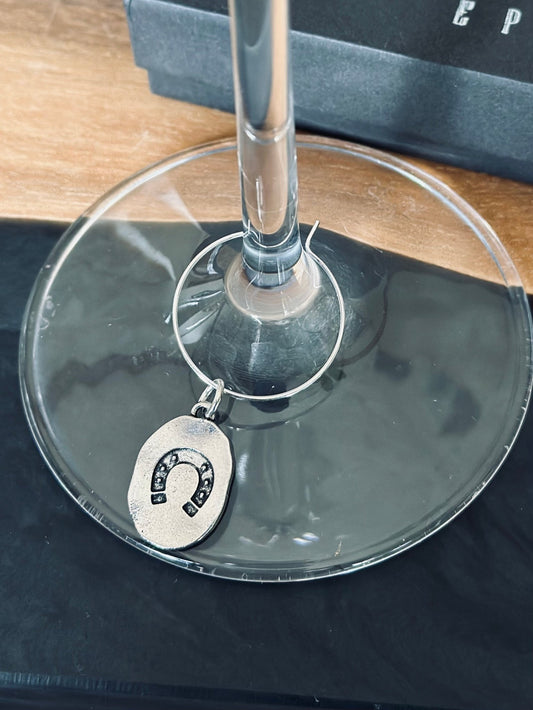 Horseshoe wine charm - Vintage stamped style - EpicWineCharms